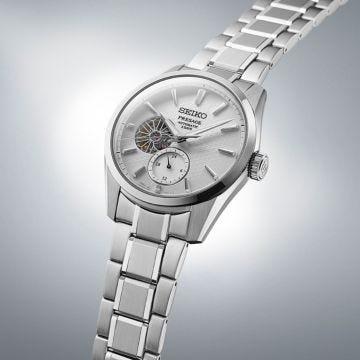Seiko Shiro Sharp Edge Prospex 40mm, White Dial, Automatic Movement, Stainless Steel Case, Stainless Steel Bracelet Watch SPB415J1