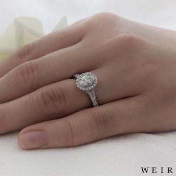 Platinum 0.40ct E SI1  Oval cut Diamond Engagement Ring