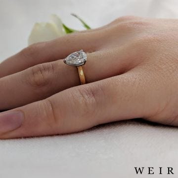18k yellow gold 0.70ct F SI1  Pear shape cut Diamond Engagement Ring