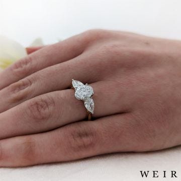 18k yellow gold Lab Grown 1.51ct E VS1  Oval cut Lab Grown Diamond Dress Ring