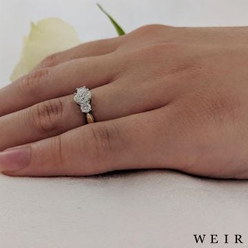 18k yellow gold 0.64ct Fancy Light Yellow VS2  Oval cut Diamond Engagement Ring